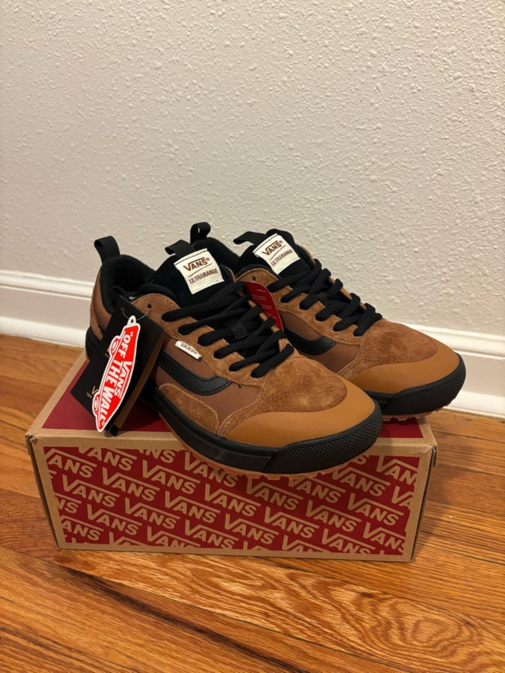 Vans Men’s Low-Top Sneakers in Brown and Black